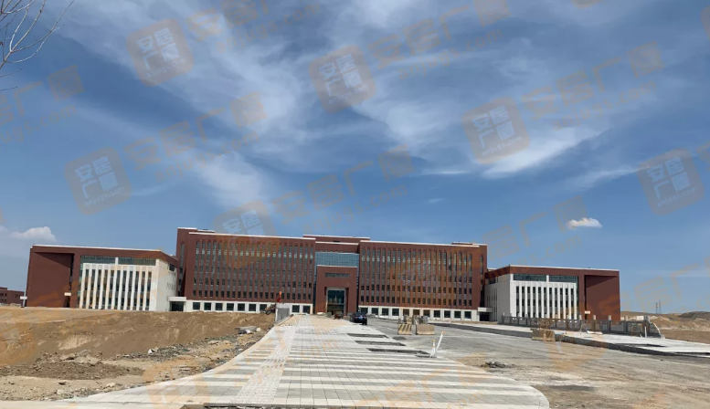 乌鲁木齐市一中,乌鲁木齐市第32中学,新疆师范大学,新疆医科大学,新疆