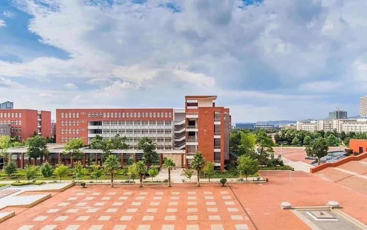 全龄教育体系;万科·时代之光自建3000平方的幼儿园(预计今年年底交付